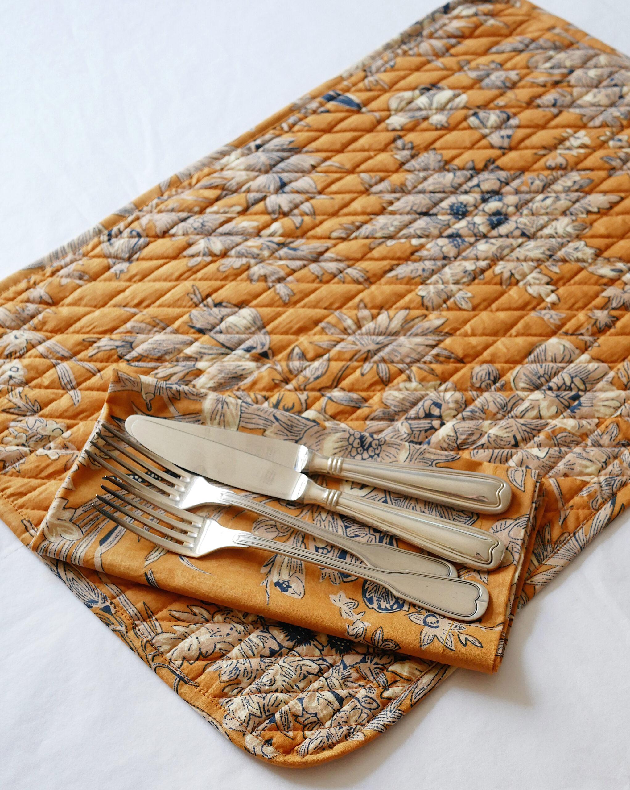 Tischsets abgesteppt gold