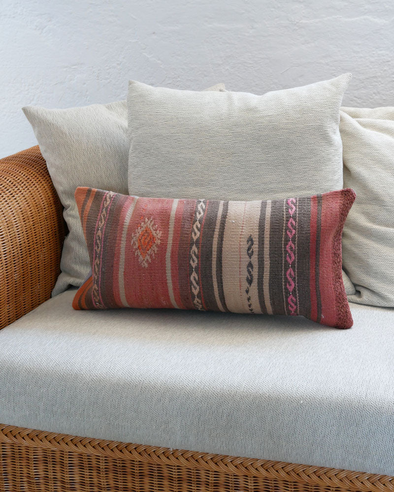 Kelim-Kissen 60 x 30 cm mit Streifen in Rosatönen