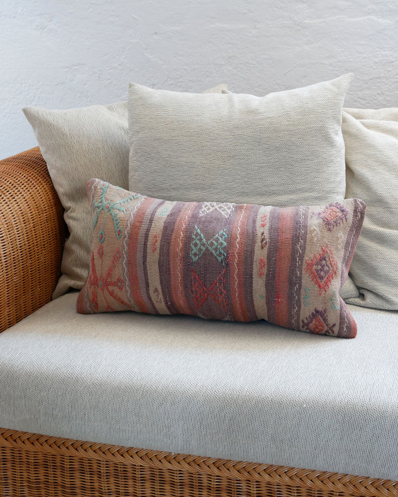 Kelim-Kissen 60 x 30 cm mit Streifen in Rosatönen