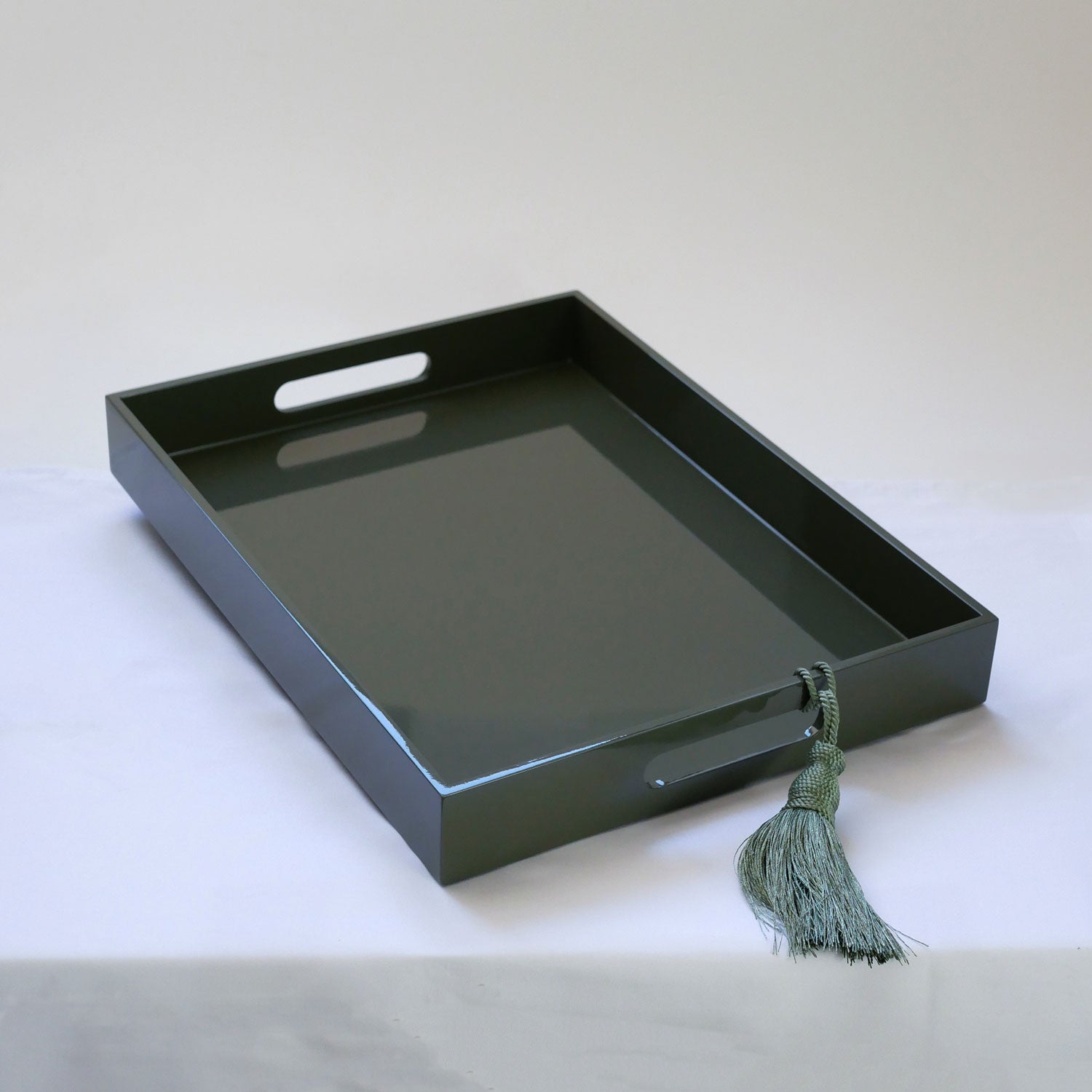 Lacktablett rechteckig 30x40cm mit Quaste