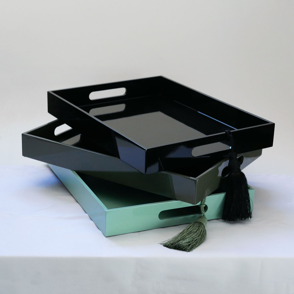 Lacktablett rechteckig 30x40cm mit Quaste