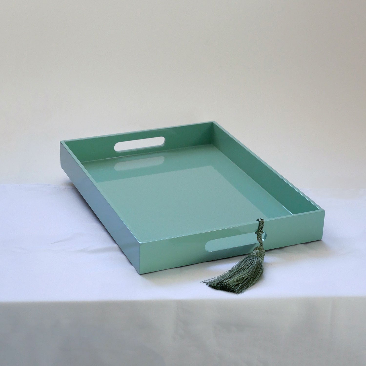 Lacktablett rechteckig 30x40cm mit Quaste