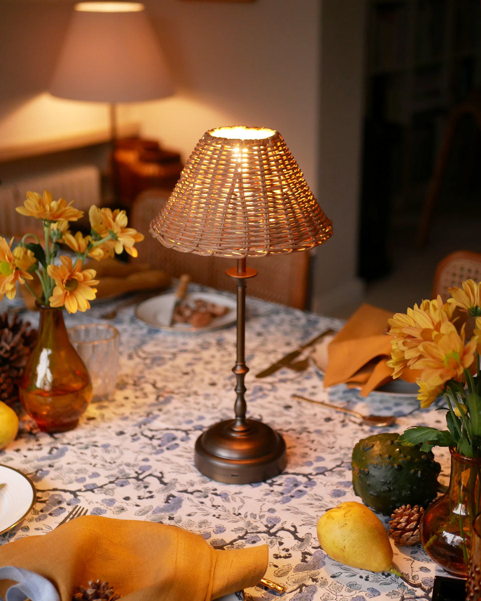 Akku Tischleuchte Antik-Eisen mit Rattan