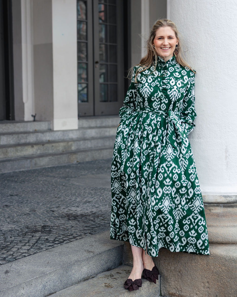 Kleid mit Volantkragen "Leonie" mit dunkelgrünem Ikatmuster