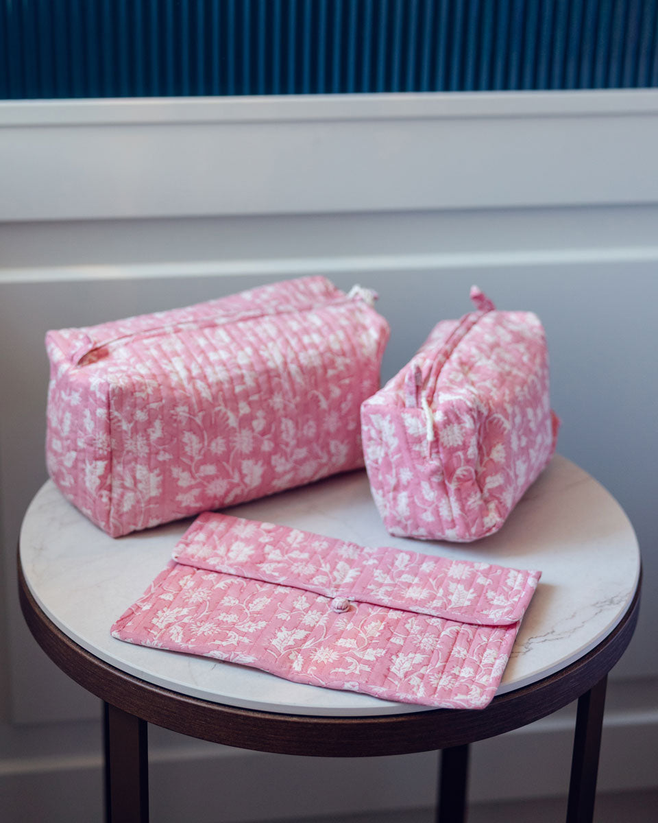 Necessaire-Set mit rosa Blockprint