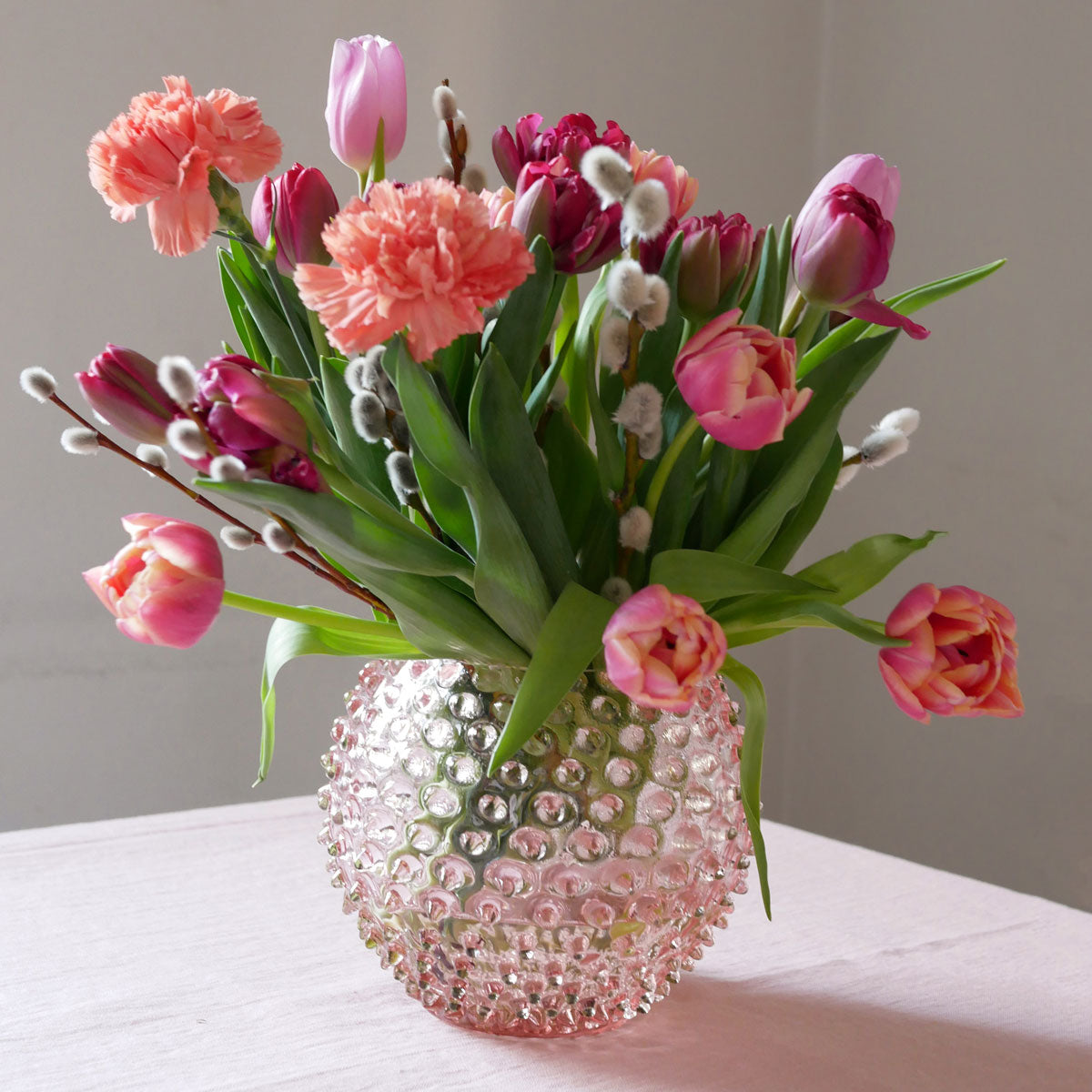 Vase mit Noppen in Rosa