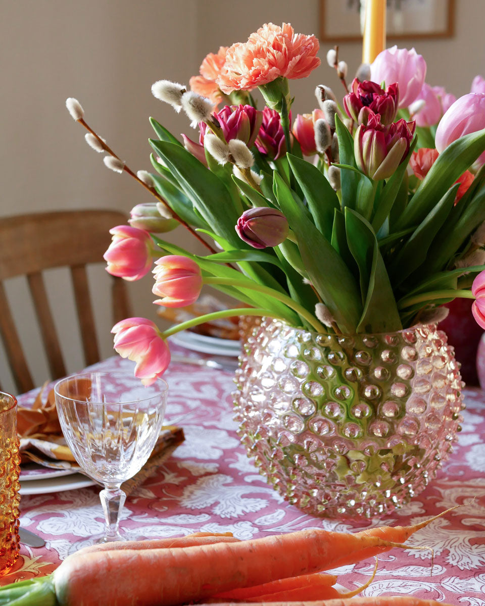 Vase mit Noppen in Rosa