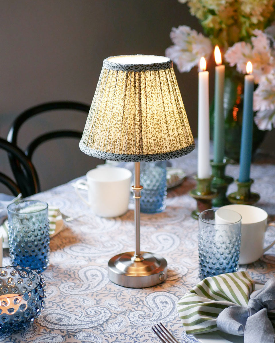 Akku-Tischleuchte "Paris" in Silber mit Stoffschirm