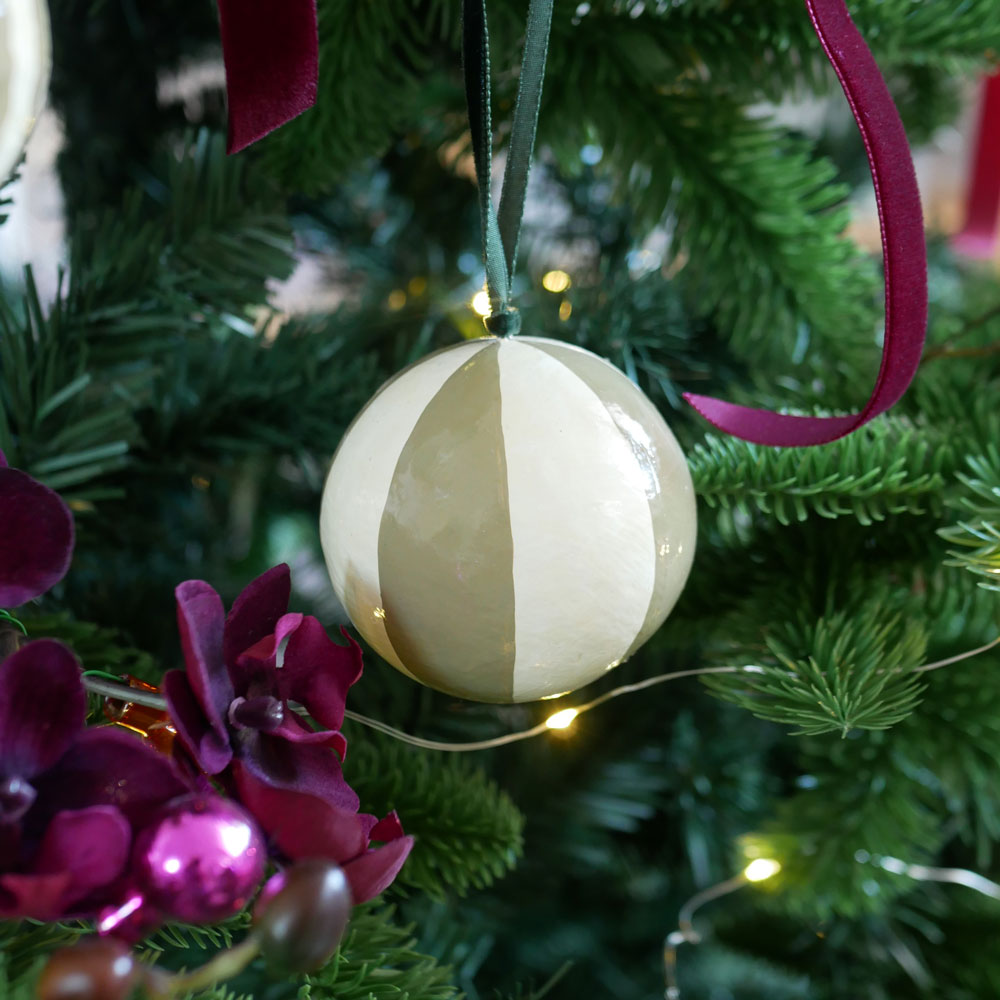 Kugel aus Pappmaché - Streifen