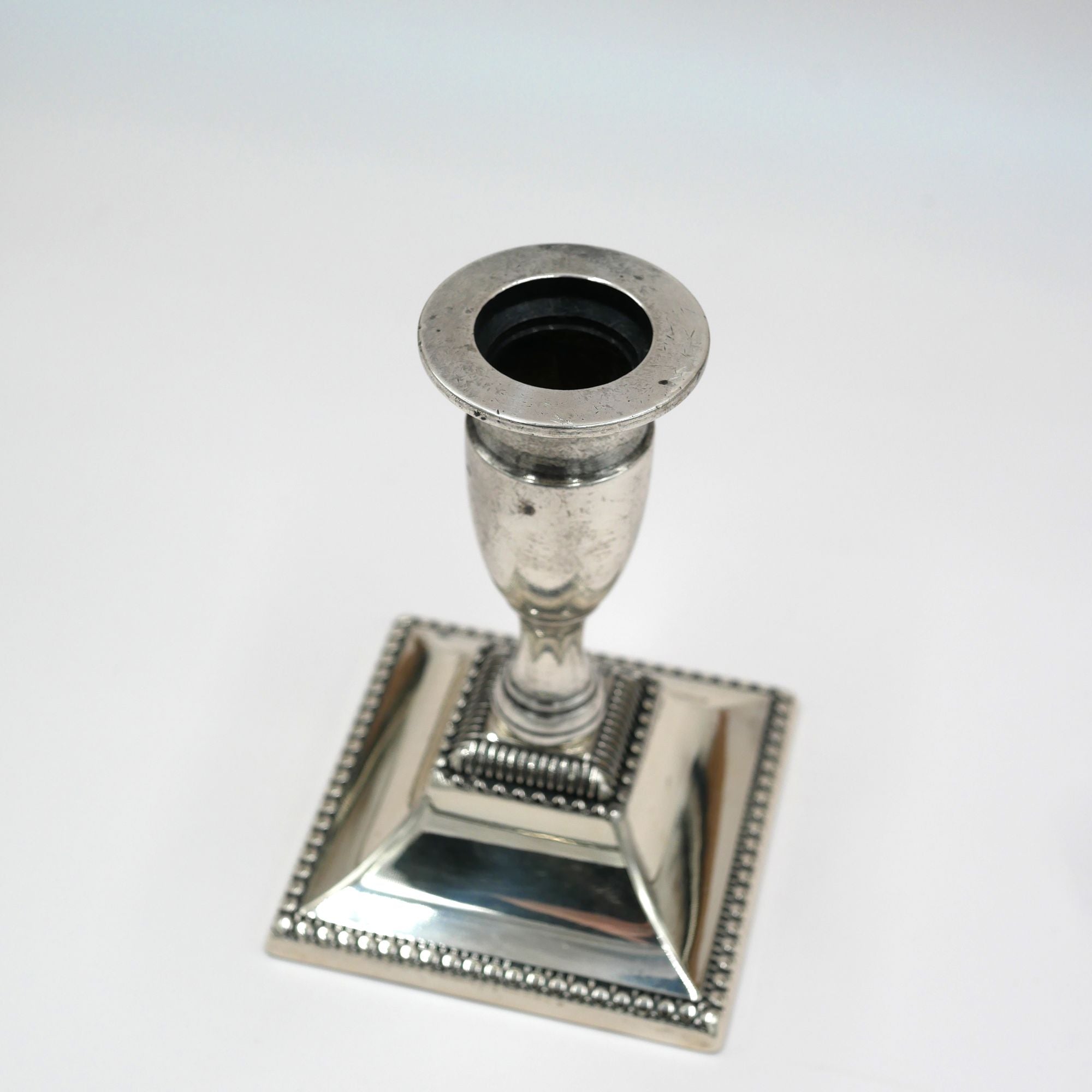 Kerzenhalter aus antikem Silber