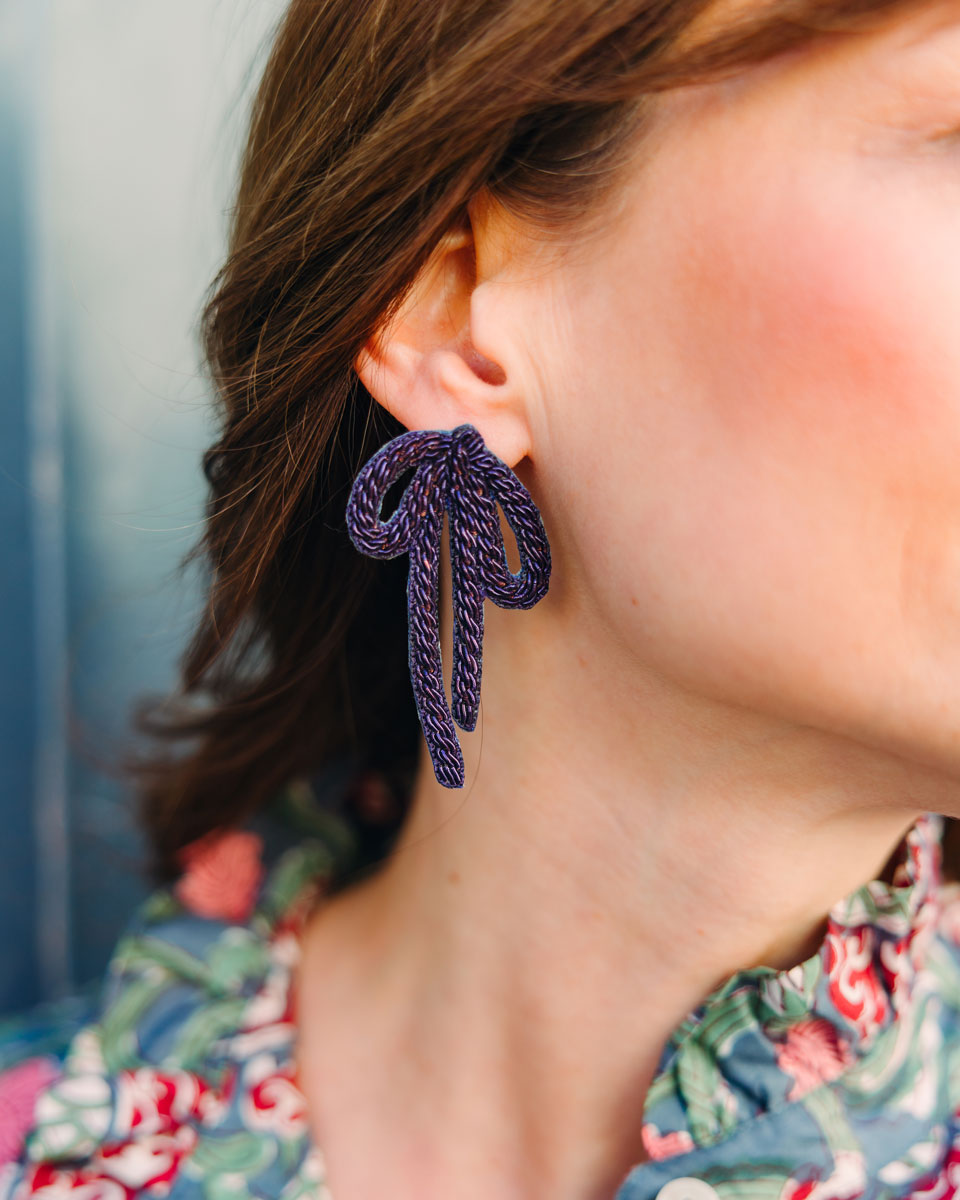 Schleifen-Ohrringe in Dunkelblau