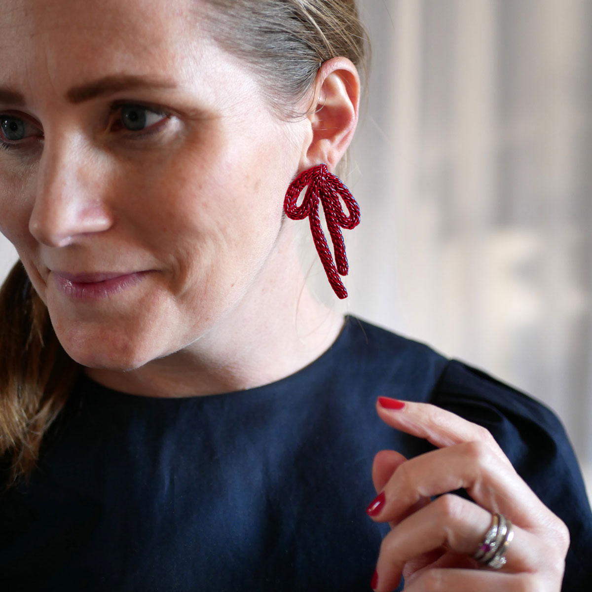 Schleifen-Ohrringe in Rot