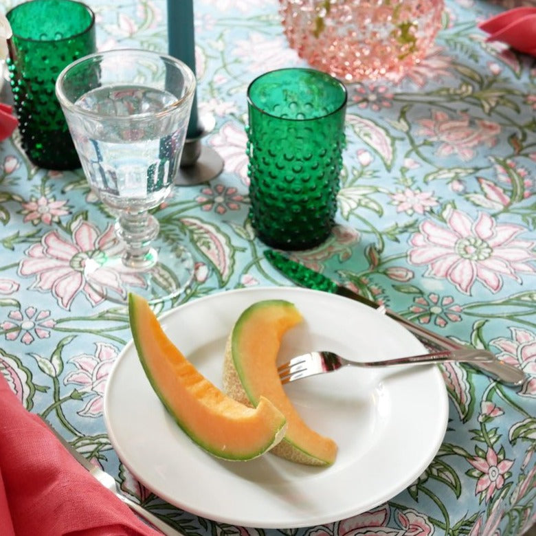 Wasserglas mit Noppen gruen