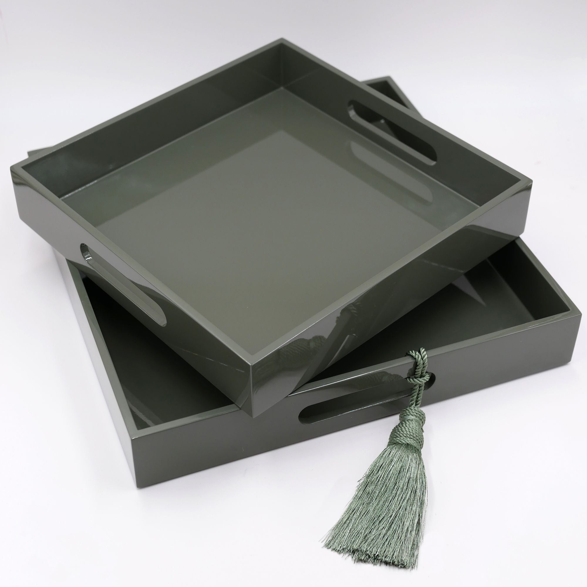 Lacktablett-Set quadratisch mit Griff & Quaste