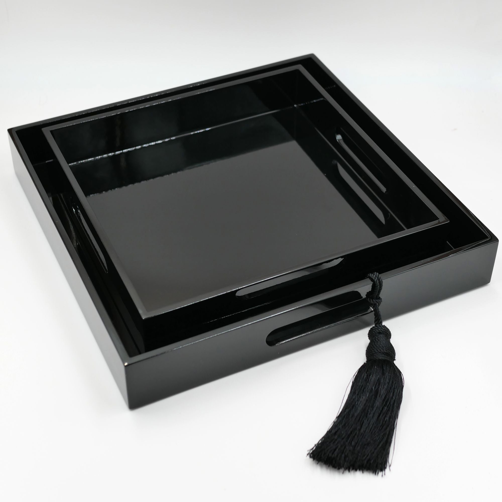Lacktablett-Set quadratisch mit Griff & Quaste