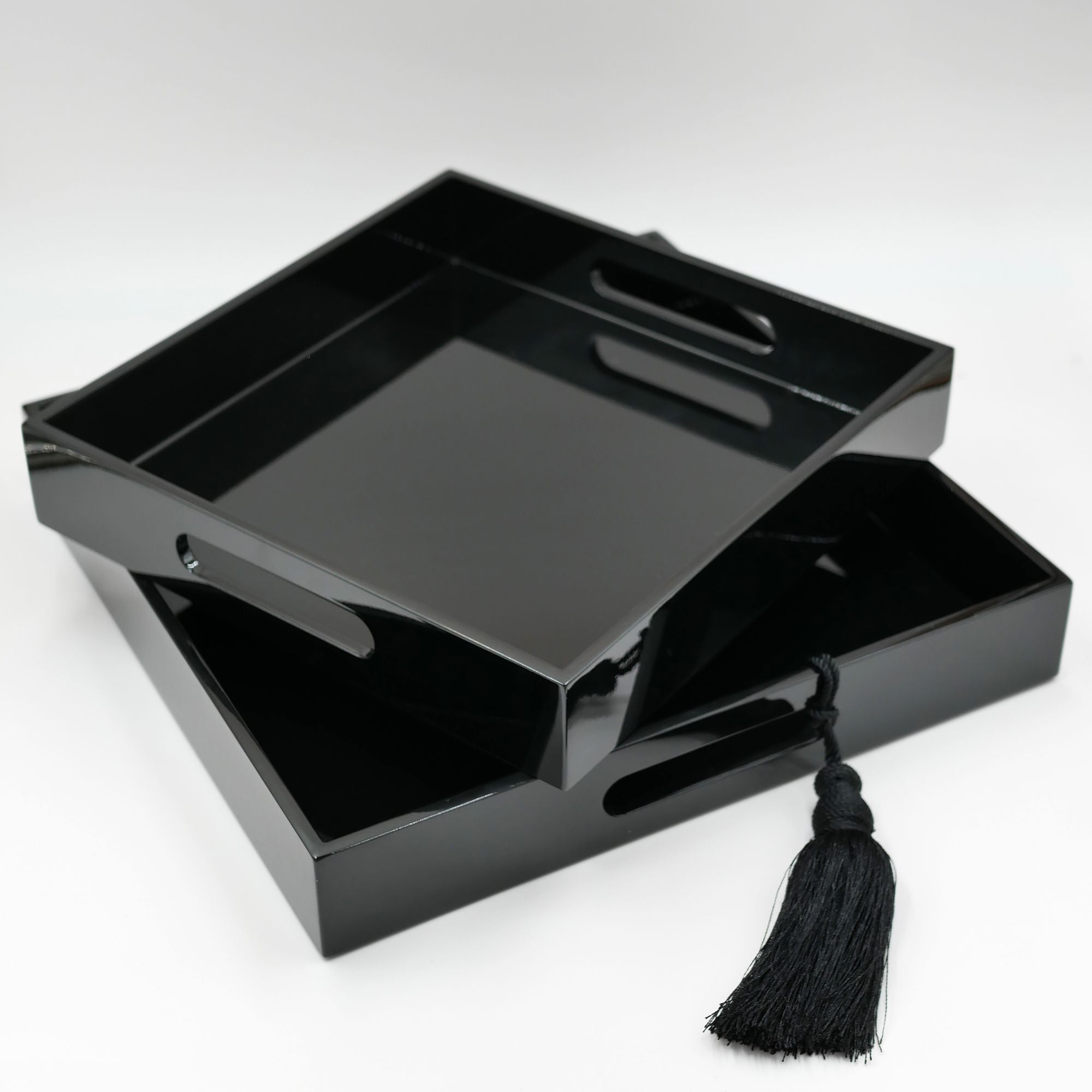 Lacktablett-Set quadratisch mit Griff & Quaste