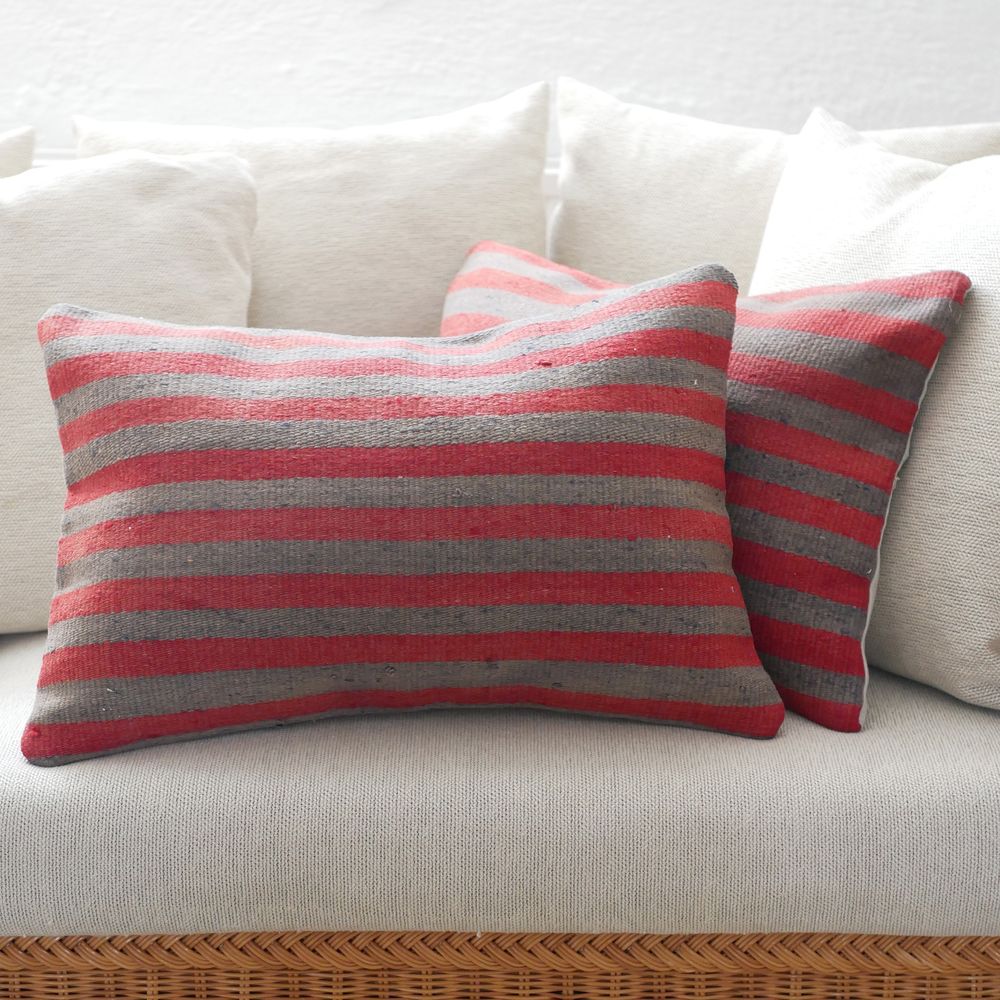 Kelim-Kissen in Silber & Rot
