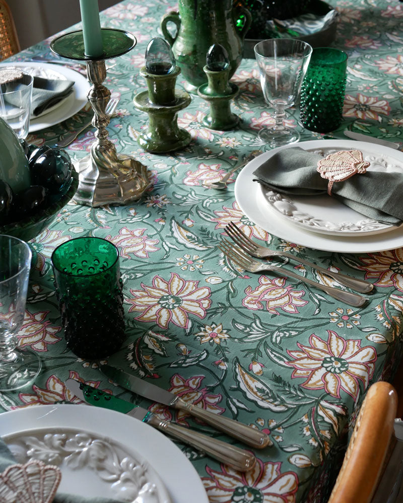 Blockprint Tischdecke "Dahlia" in Salbei