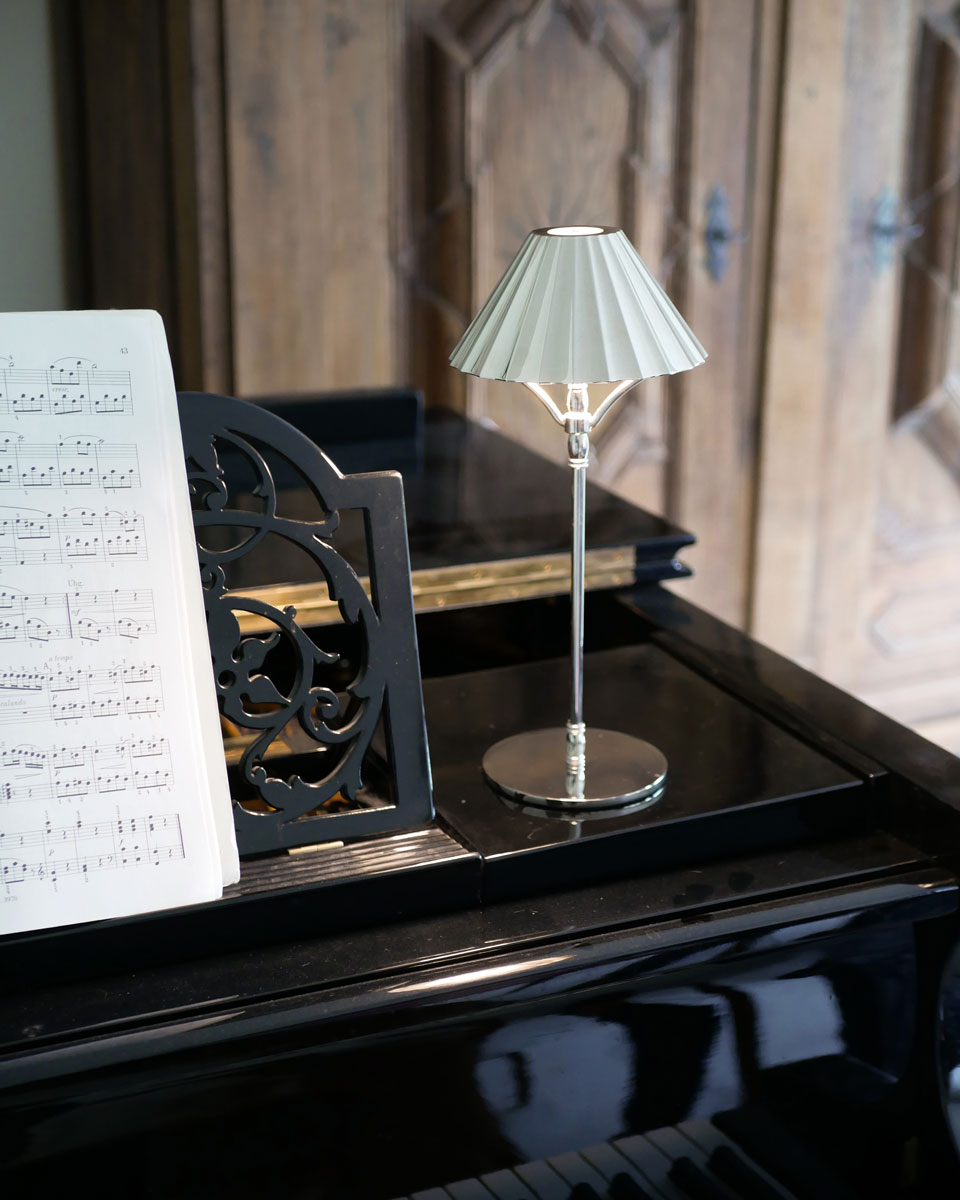 Akku Tischleuchte in Silber