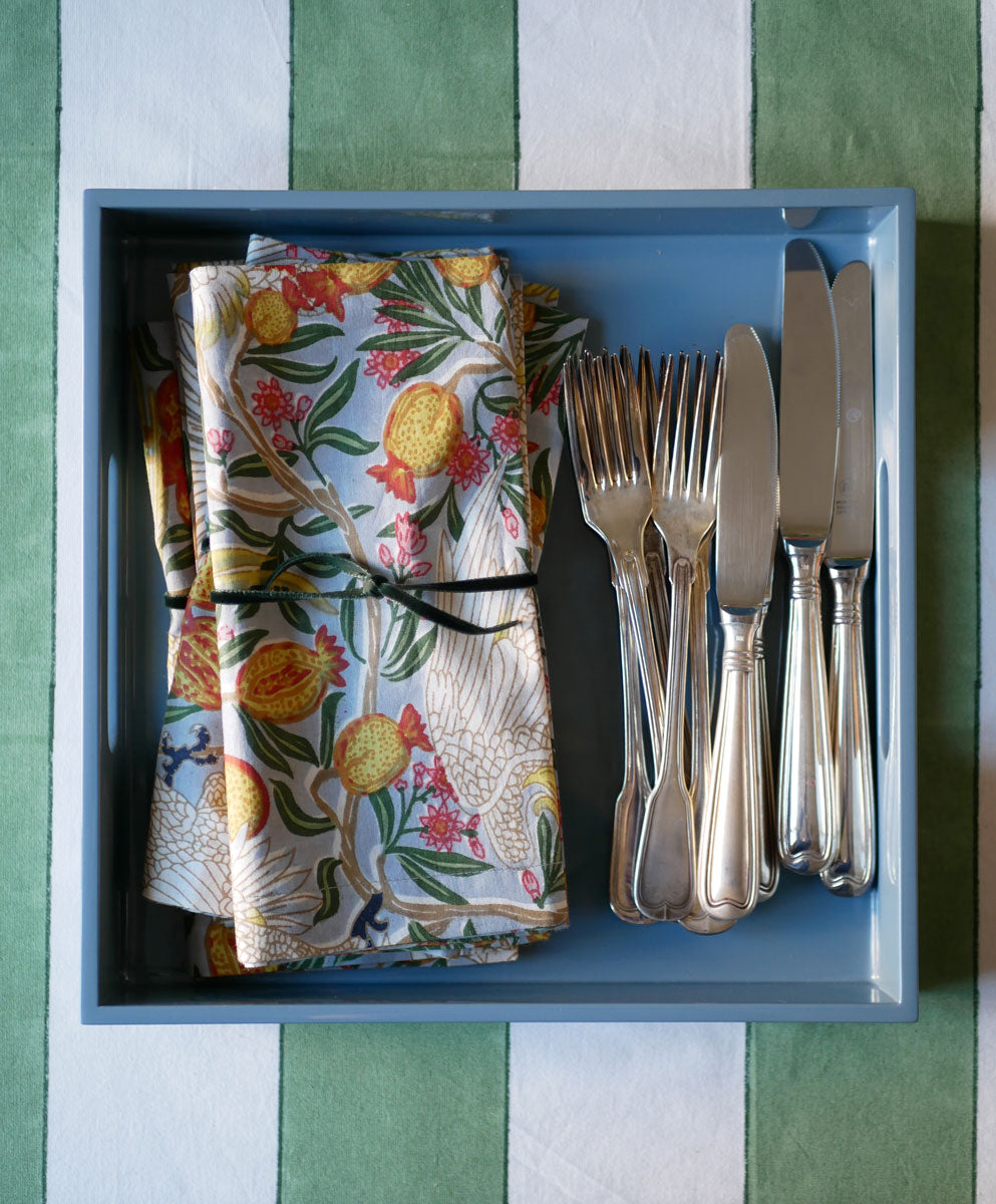 Lacktablett-Set quadratisch mit Quaste