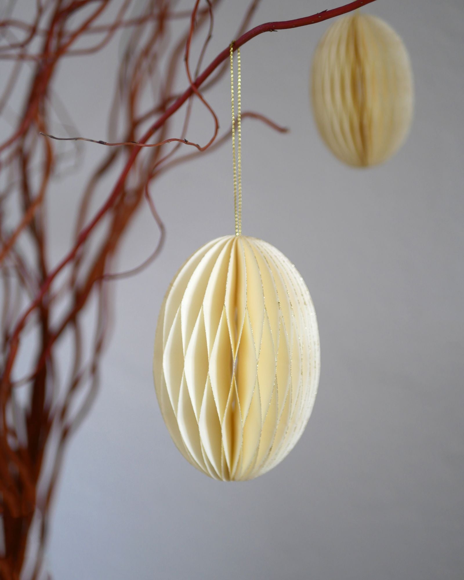 Ostereier aus Wabenpapier - Creme