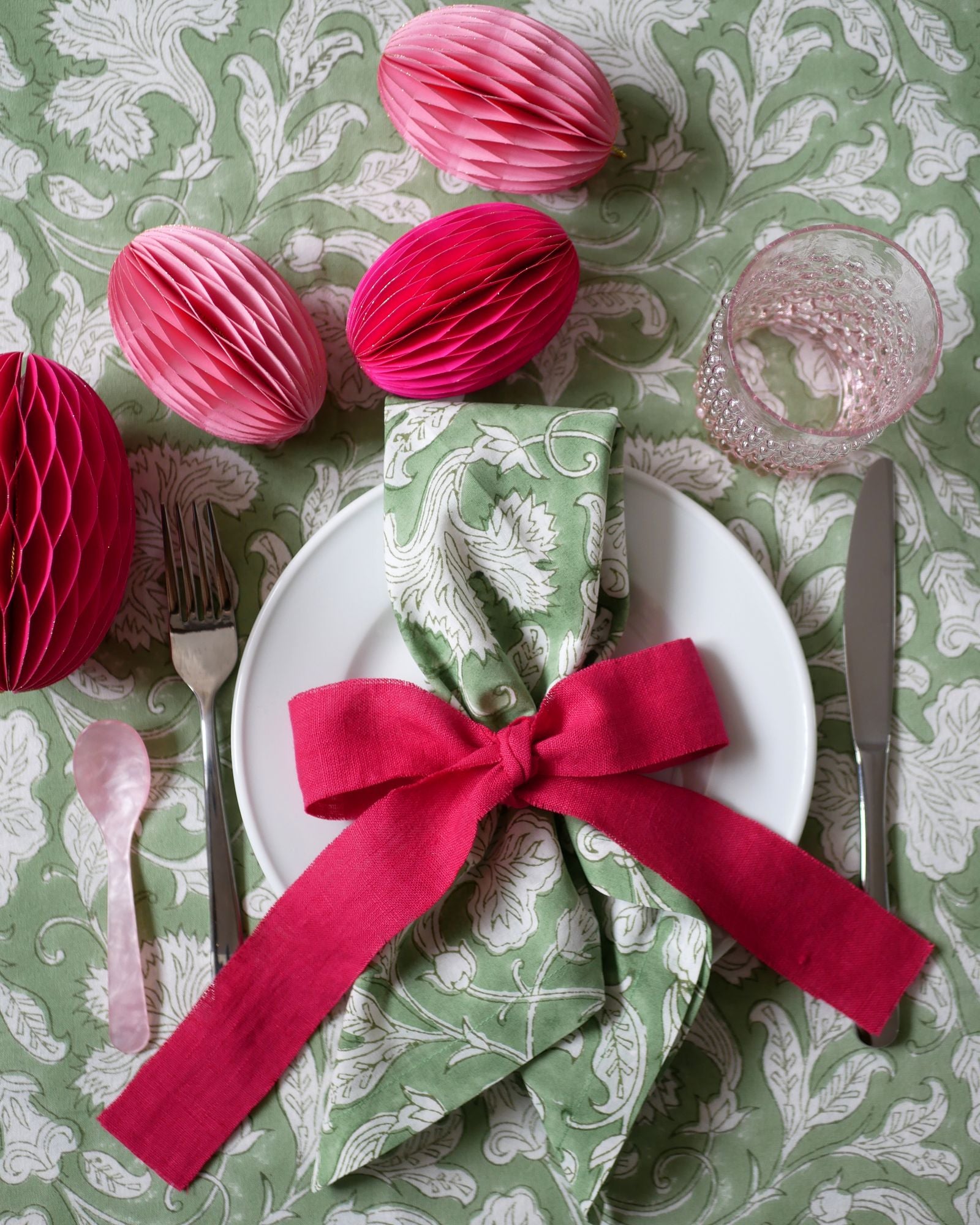 Ostereier aus Wabenpapier