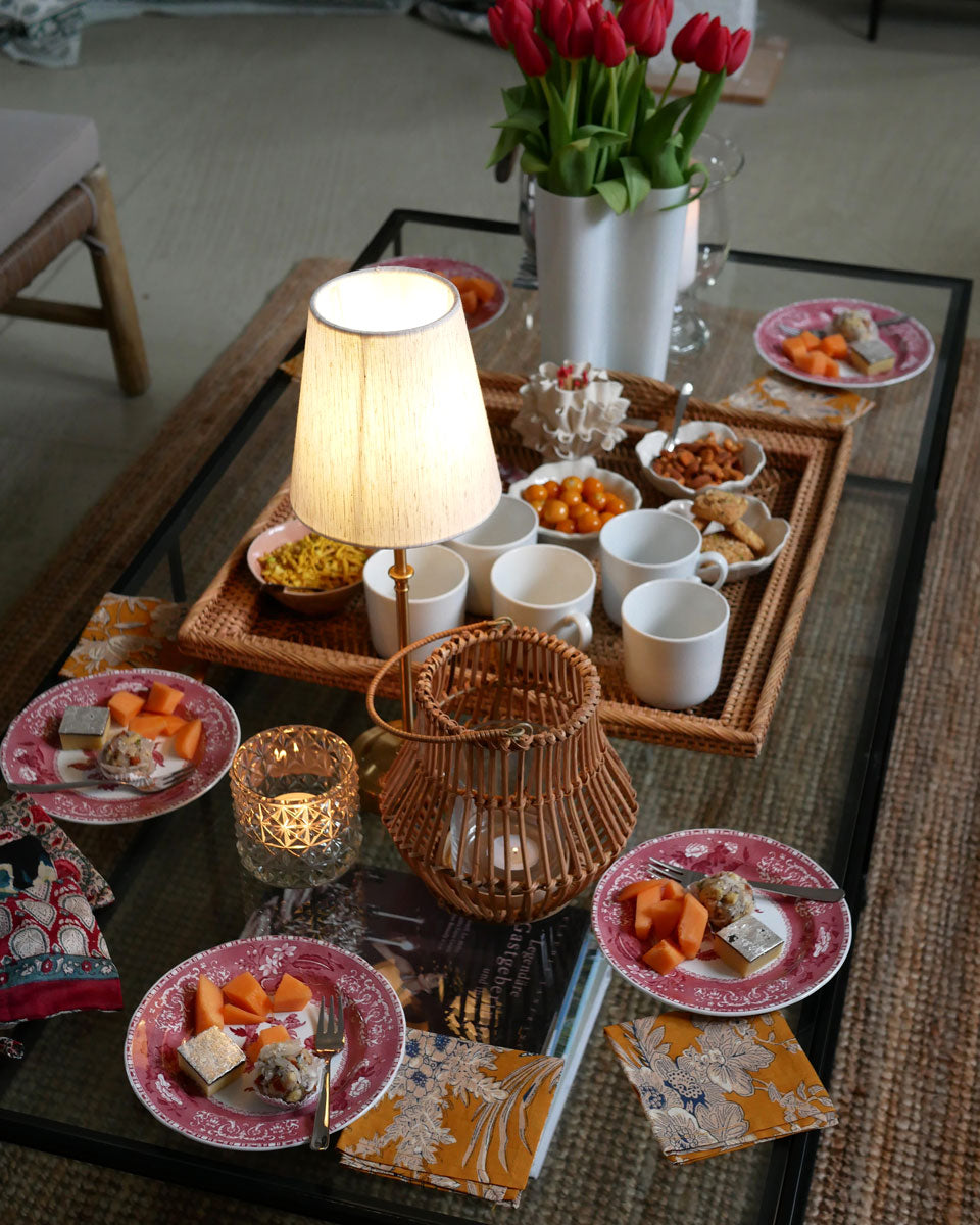 Quadratisches Rattan-Tablett mit Griff 50x50cm