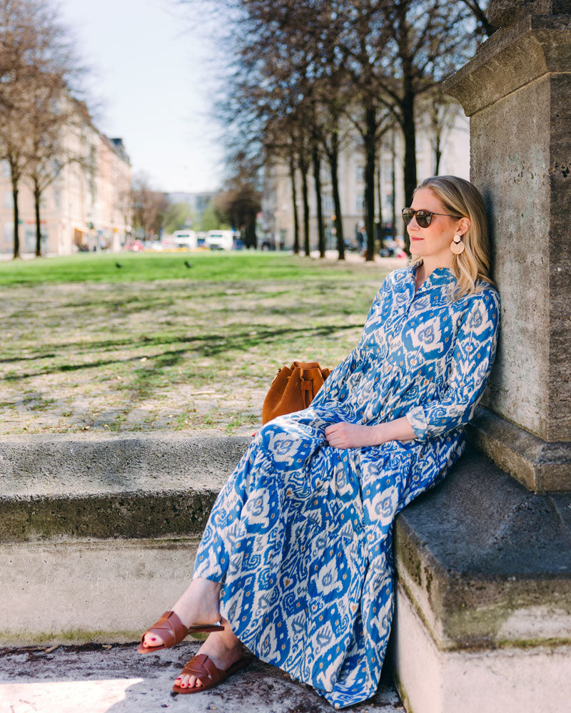 Letzte Größen: Maxikleid "Maxima" in blauem Ikat