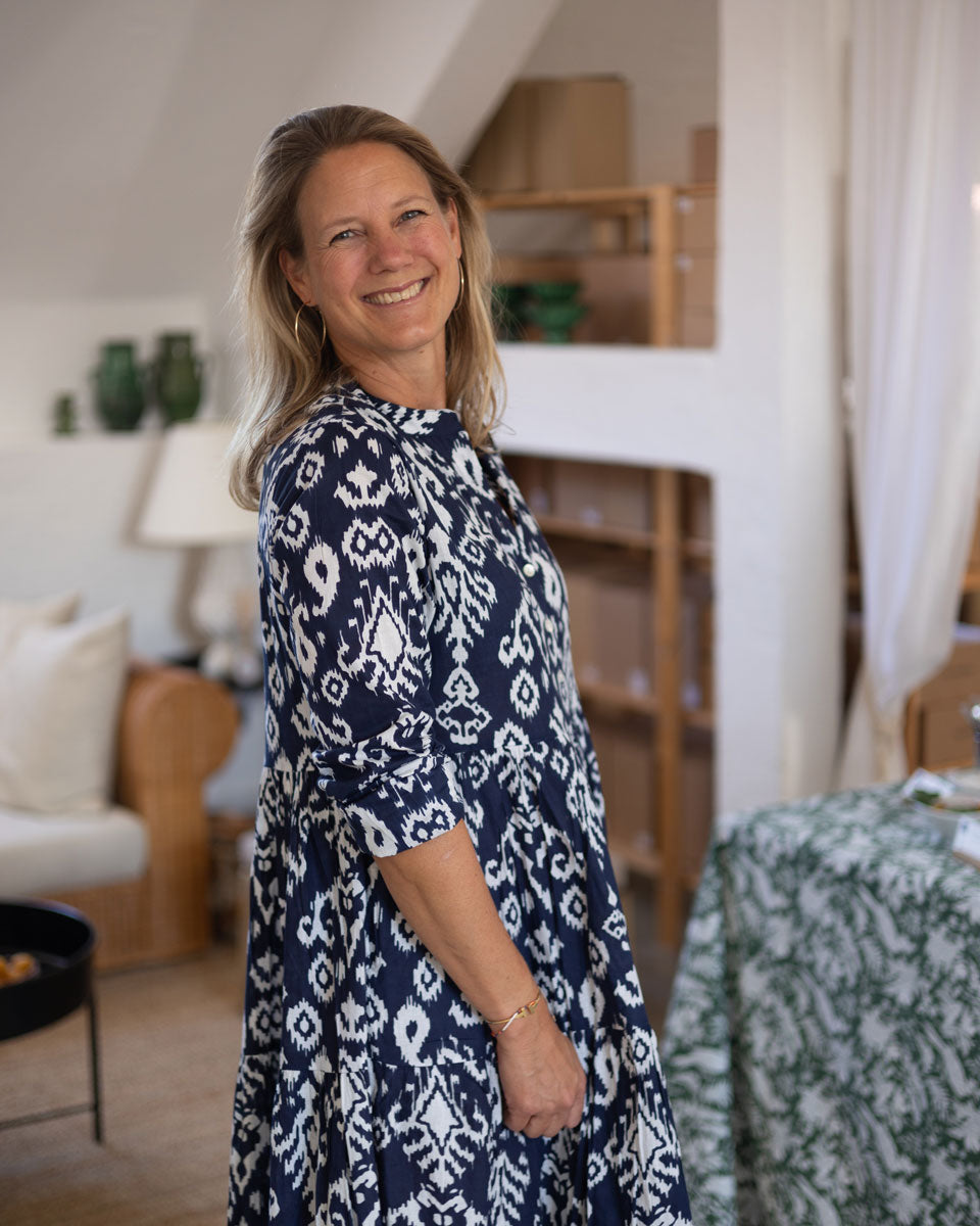 Maxikleid "Maxima" in dunkelblauem Ikat