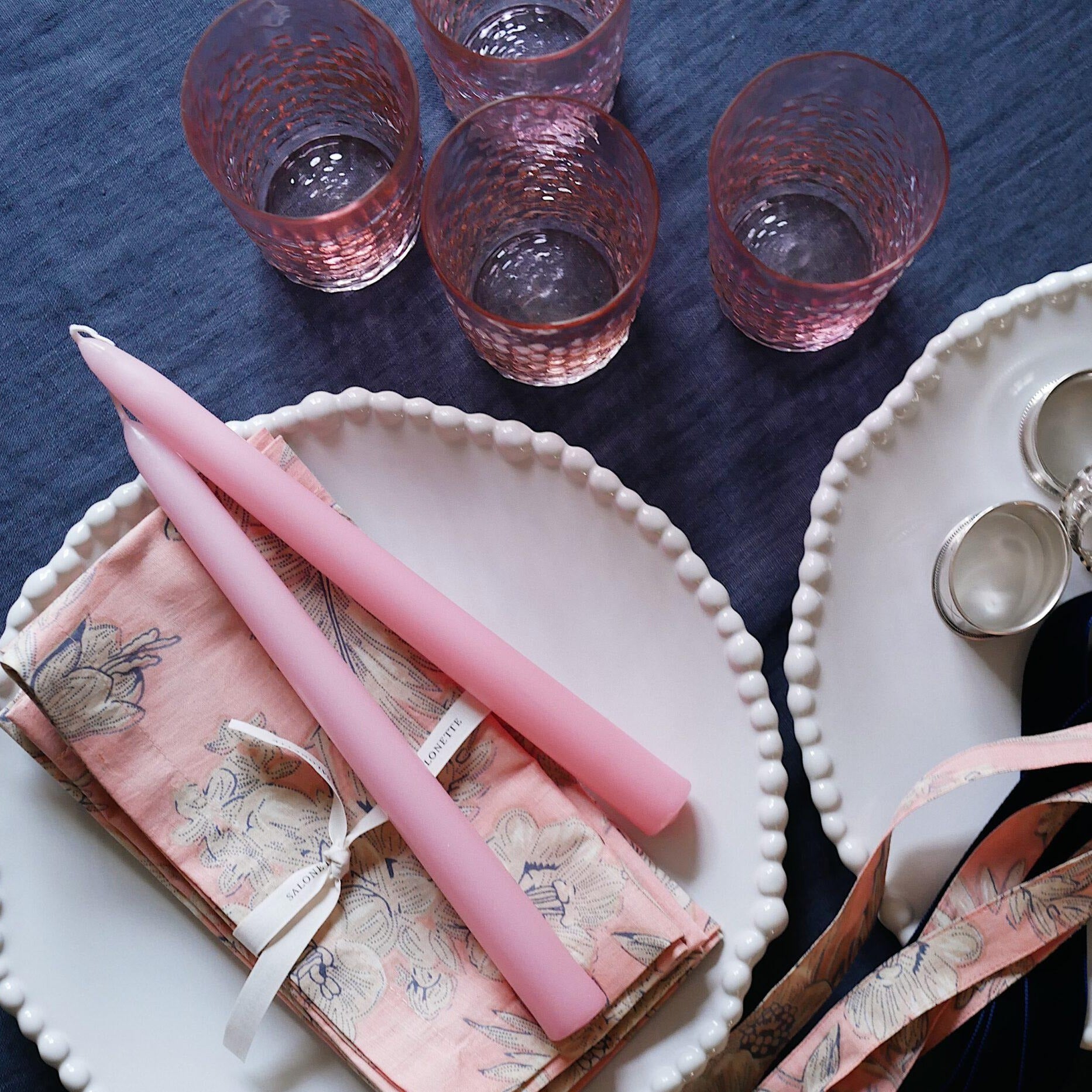 Wasserglas mit Noppen rosa