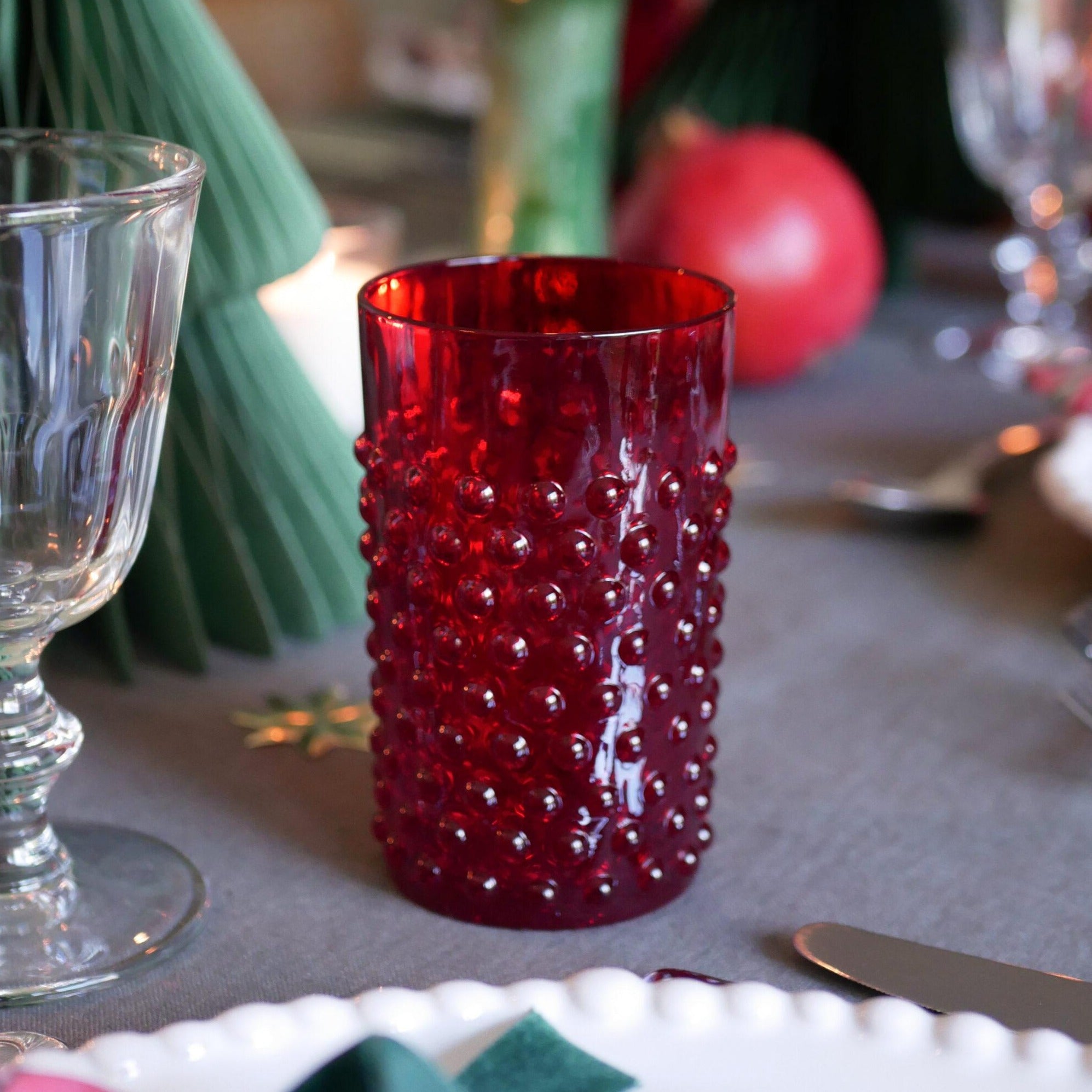 Wasserglas mit Noppen rot