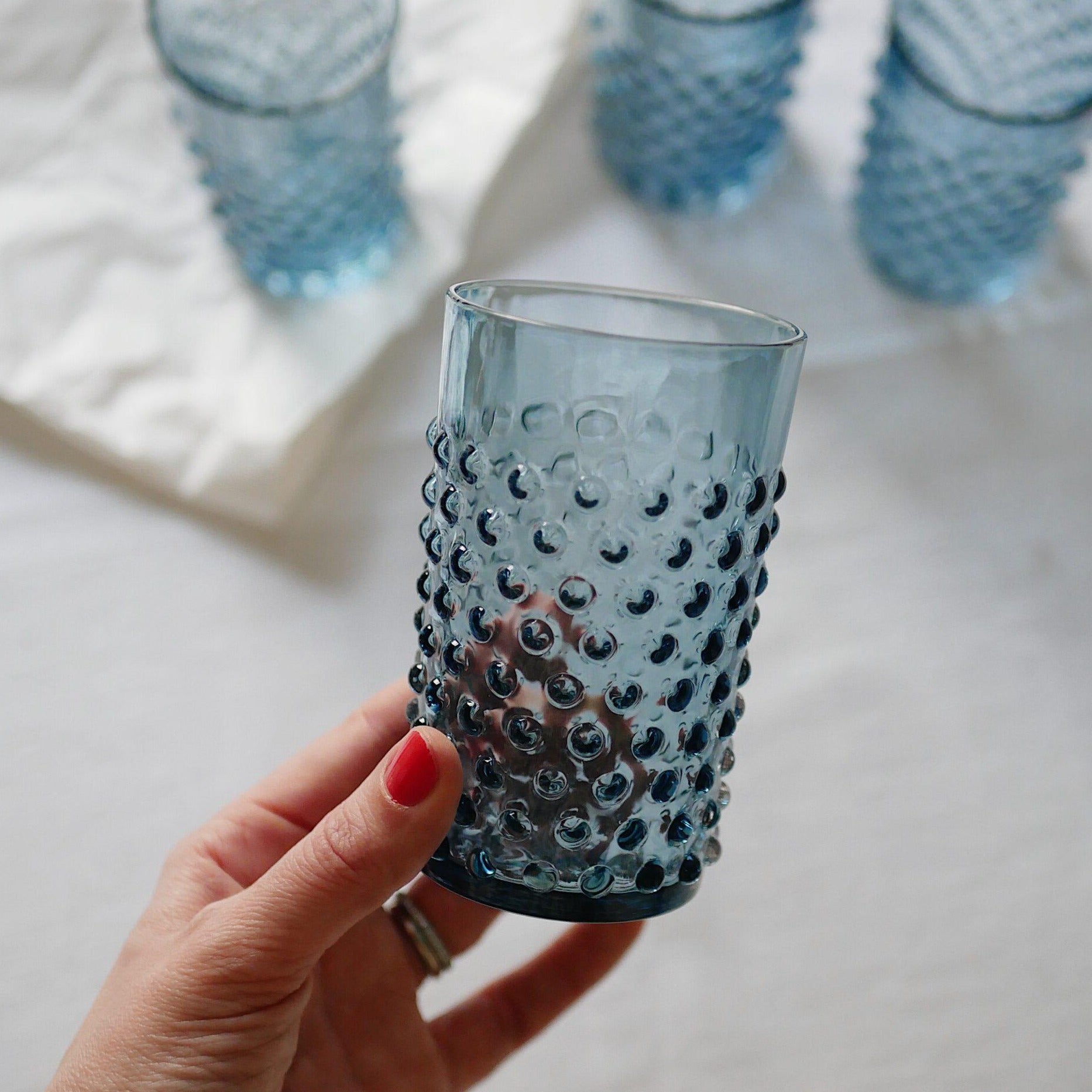 Wasserglas mit Noppen Rauchblau (4er)