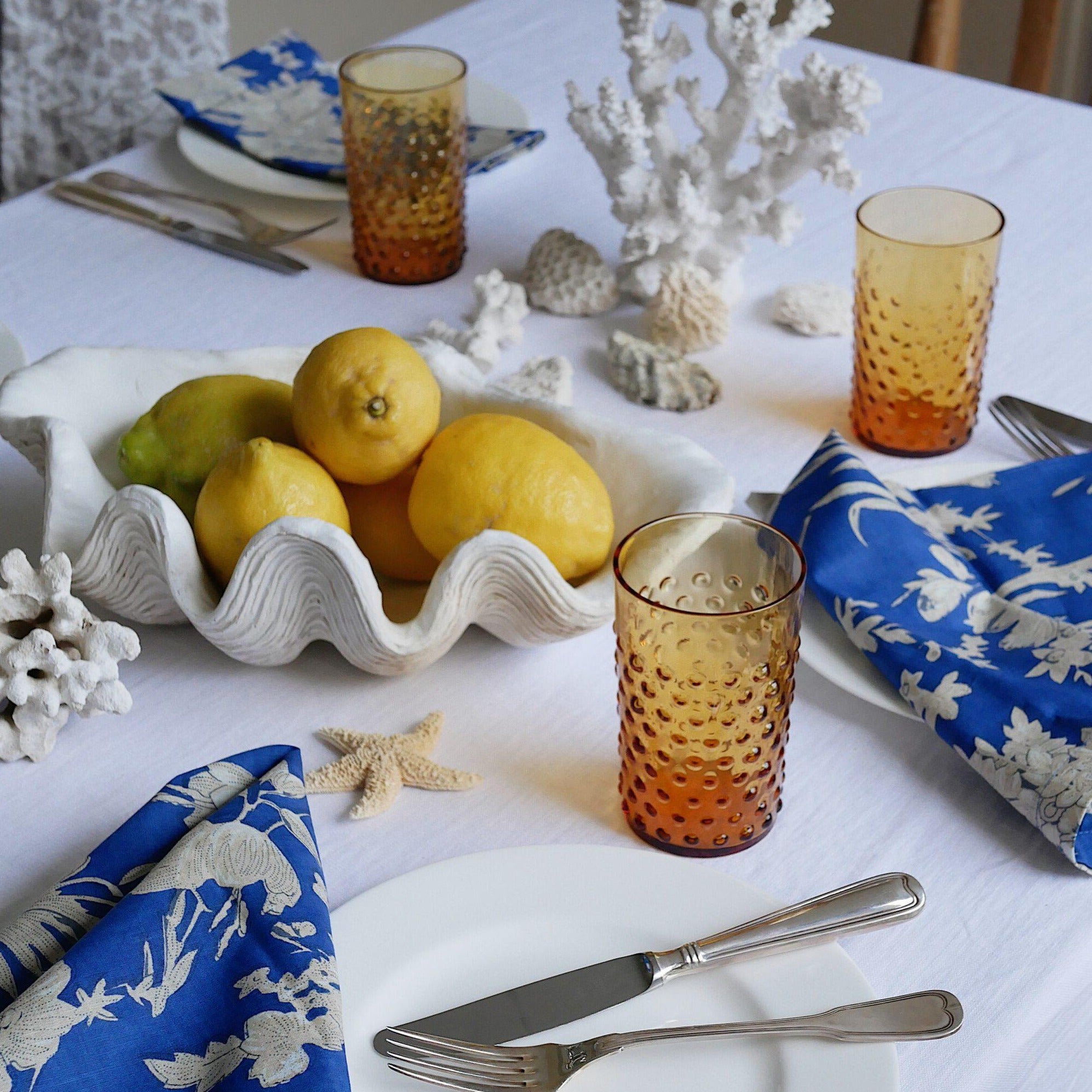 Wasserglas mit Noppen goldgelb
