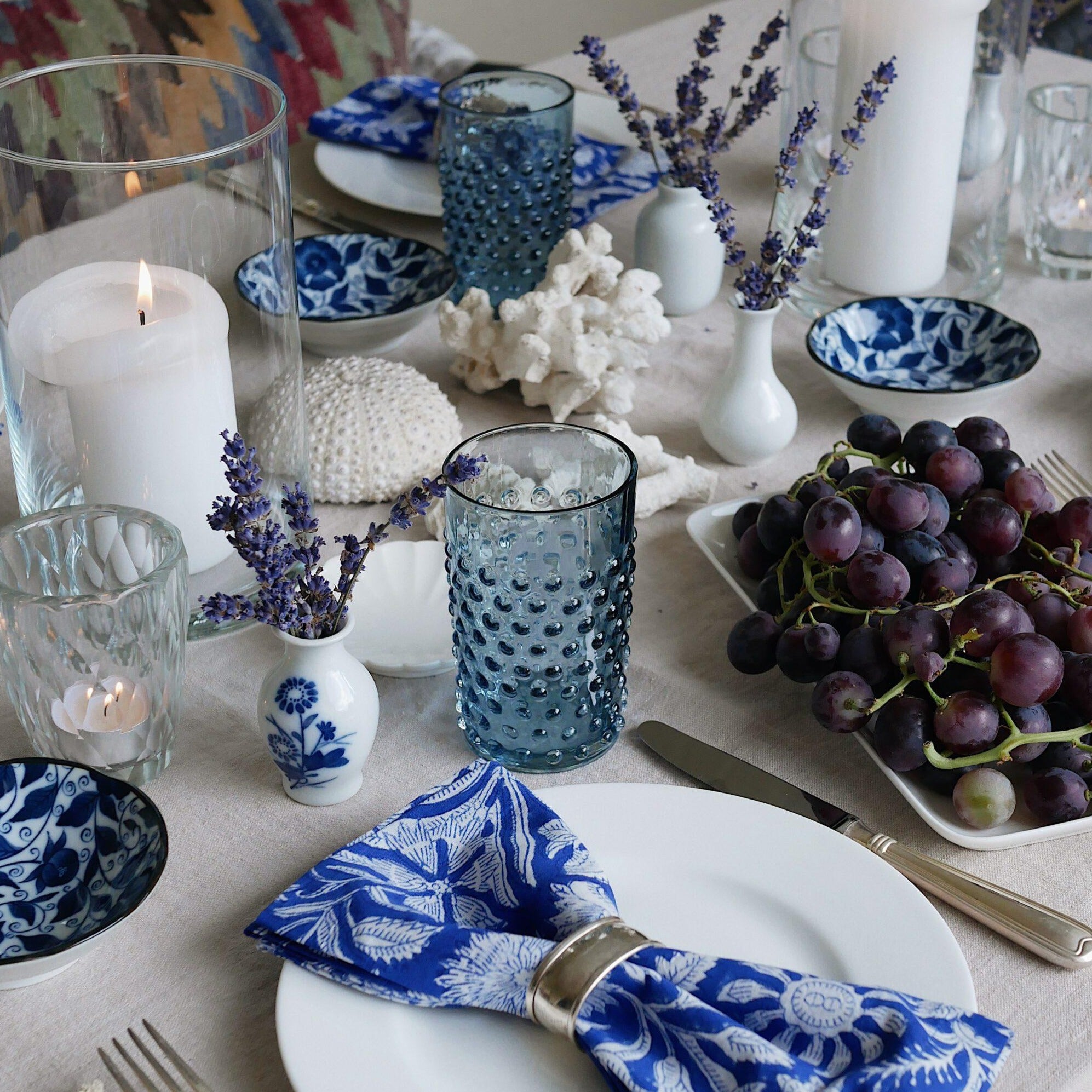 Wasserglas mit Noppen blau