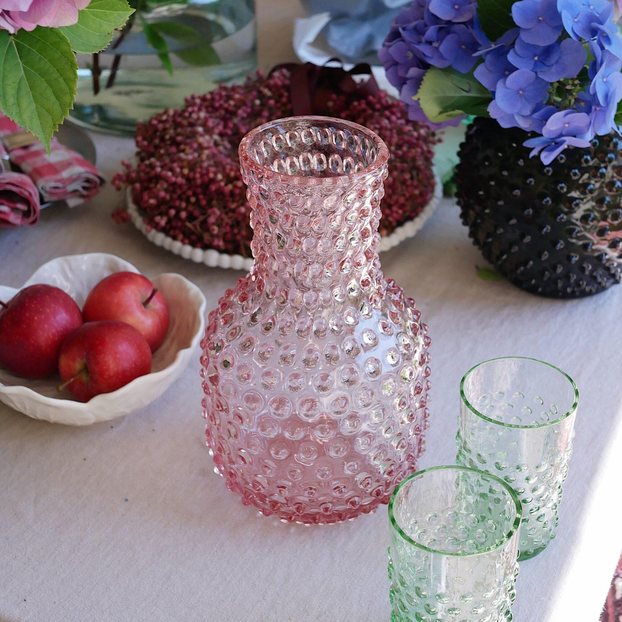Karaffe / Vase mit Noppen in rosa
