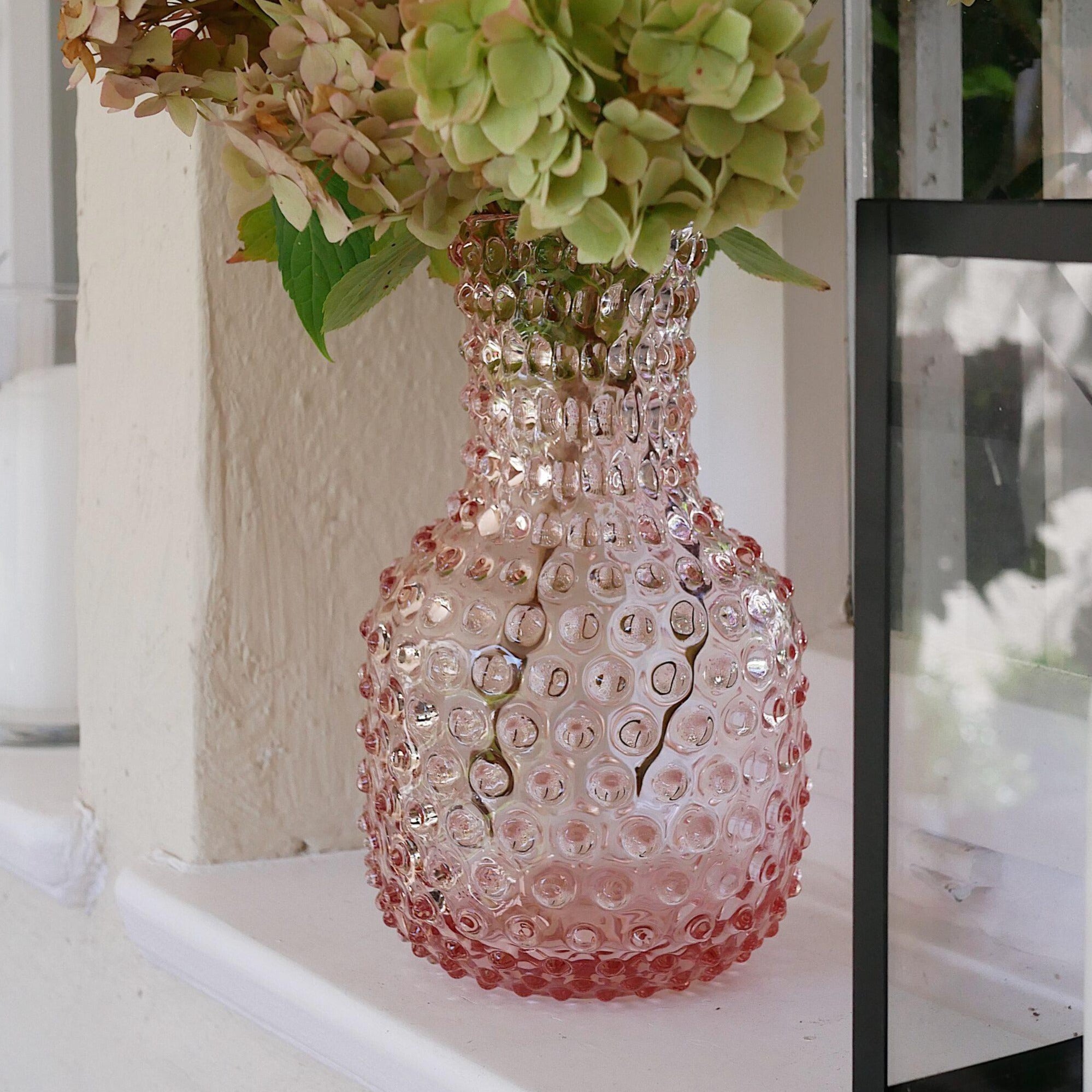 Karaffe / Vase mit Noppen in rosa