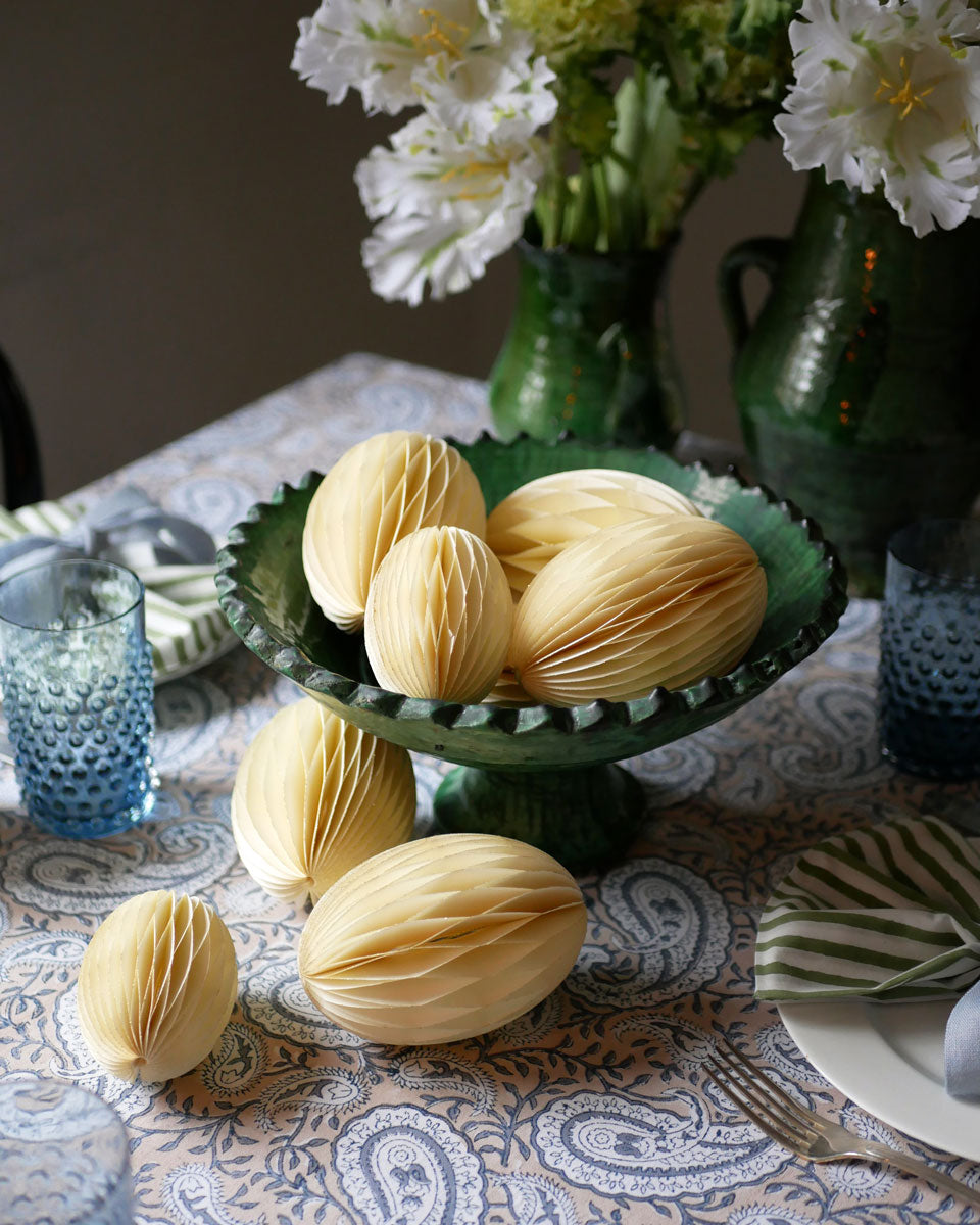 Ostereier aus Wabenpapier - Creme