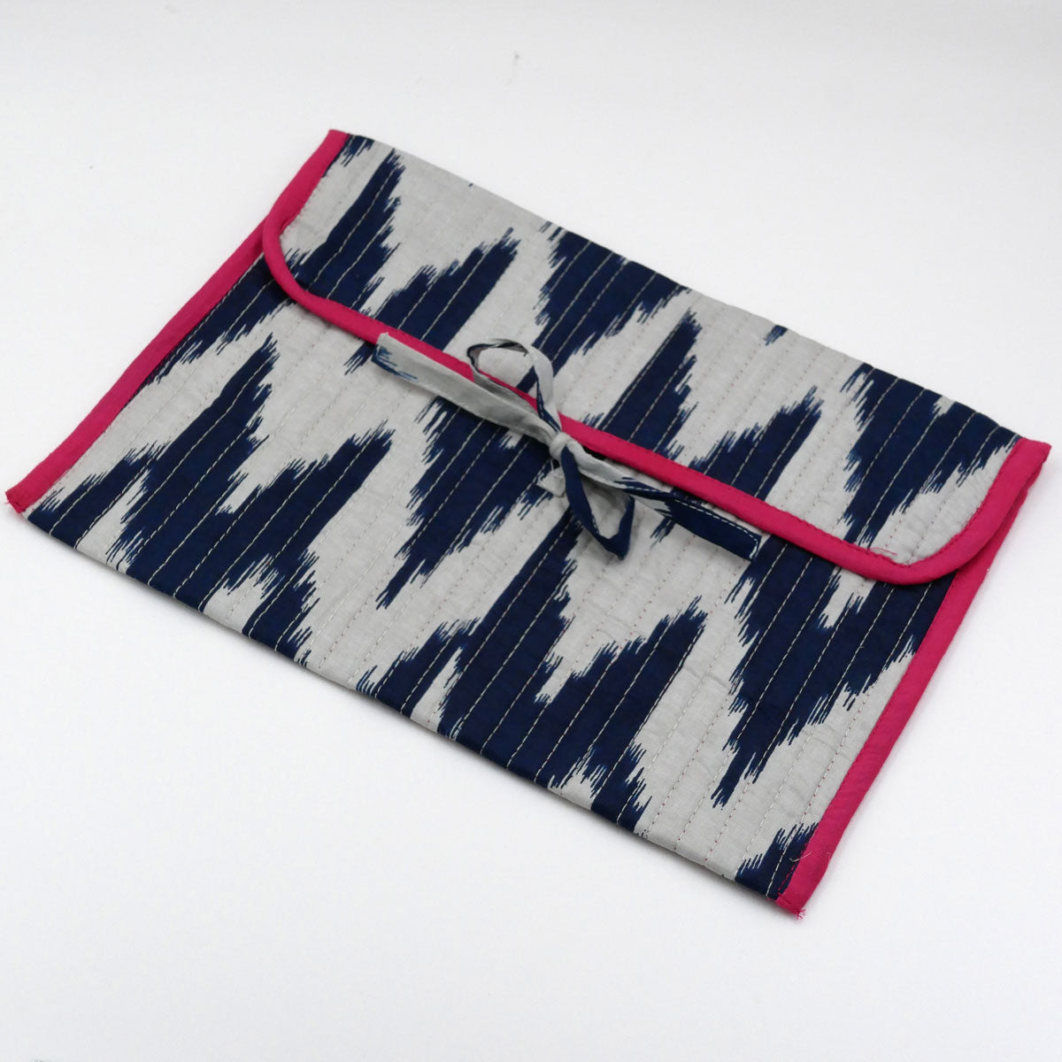 Pochette "Ikat" in navy und pink