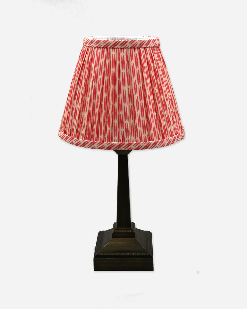 Akku Tischleuchte mit Ikatschirm - rot