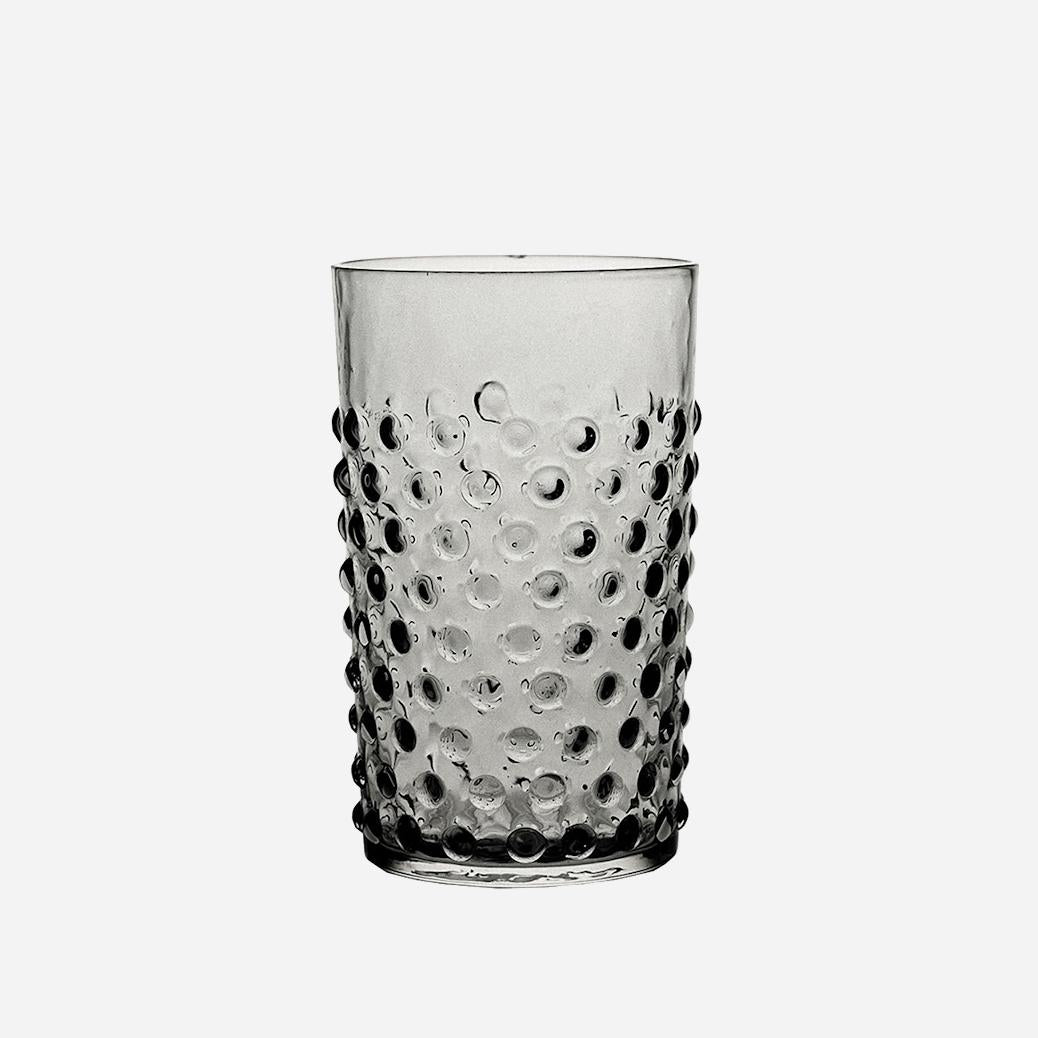 Wasserglas mit Noppen grau