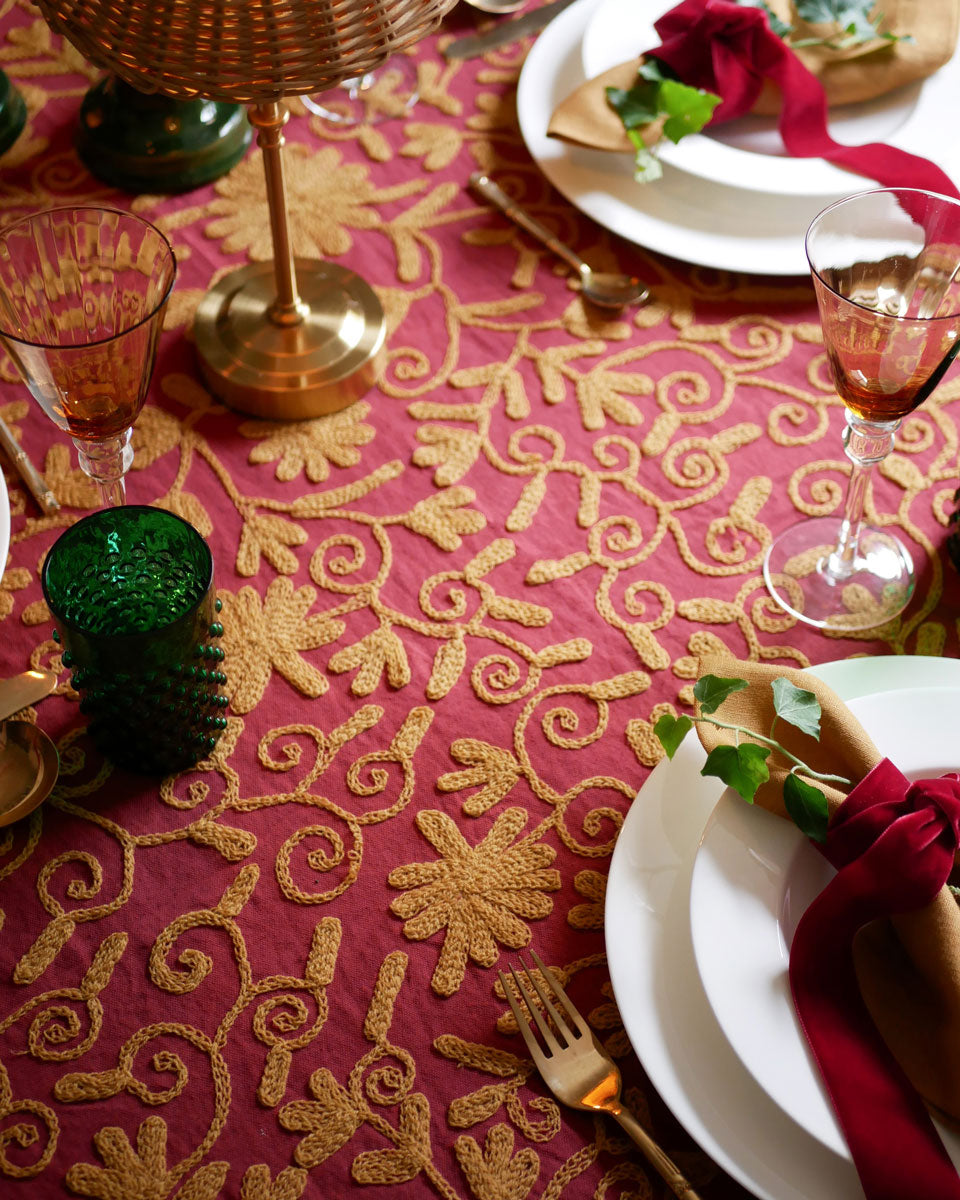 Bestickte Tischdecke "Suzani Noël"