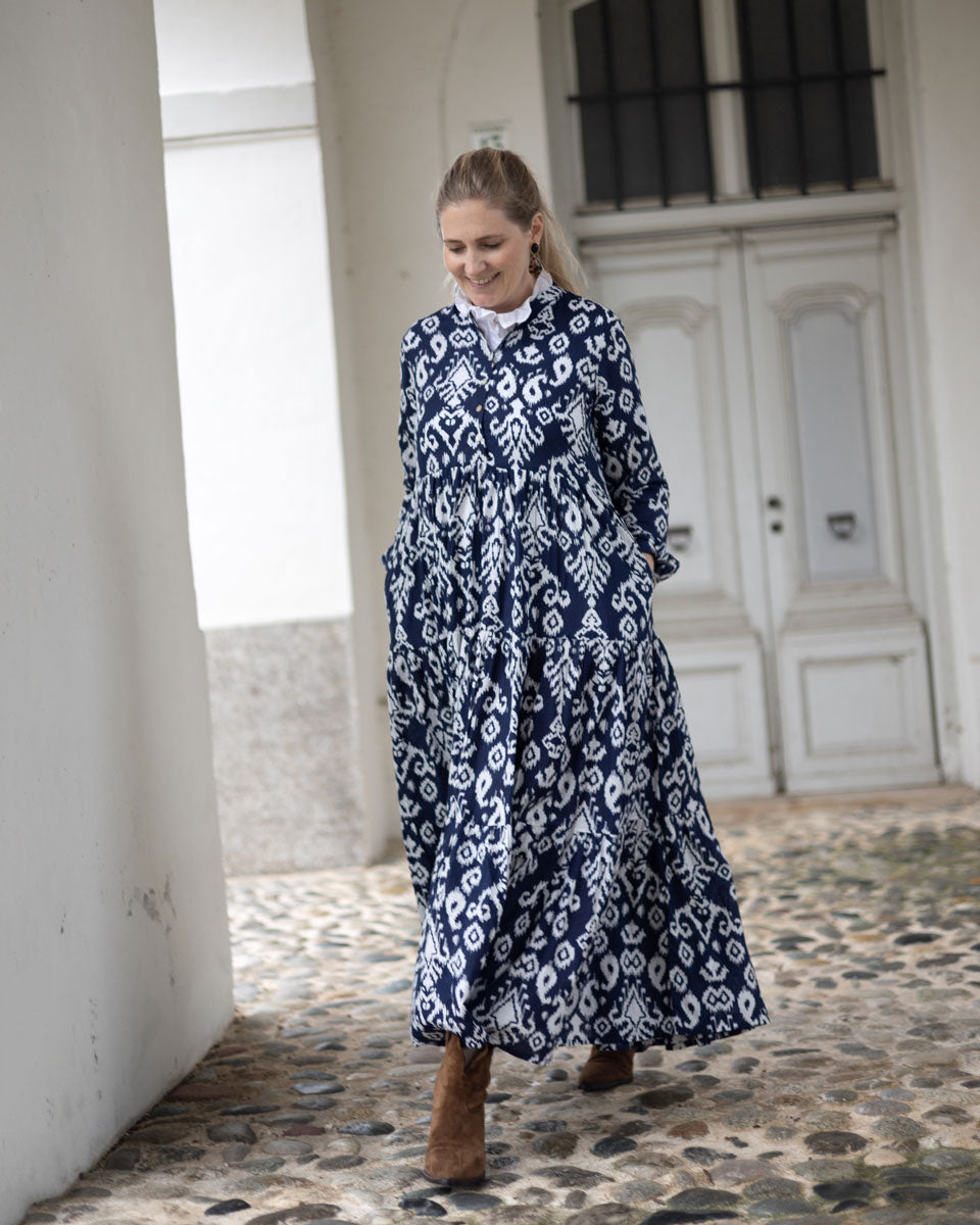Maxikleid "Maxima" in dunkelblauem Ikat