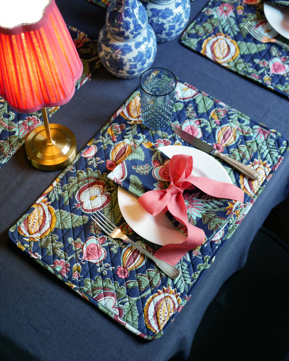 Abgesteppte Tischsets "Secret Garden Dunkelblau - Zweier-Set"