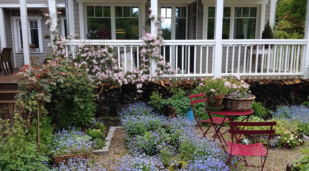 Cottage Garten - Terrasse und Kies
